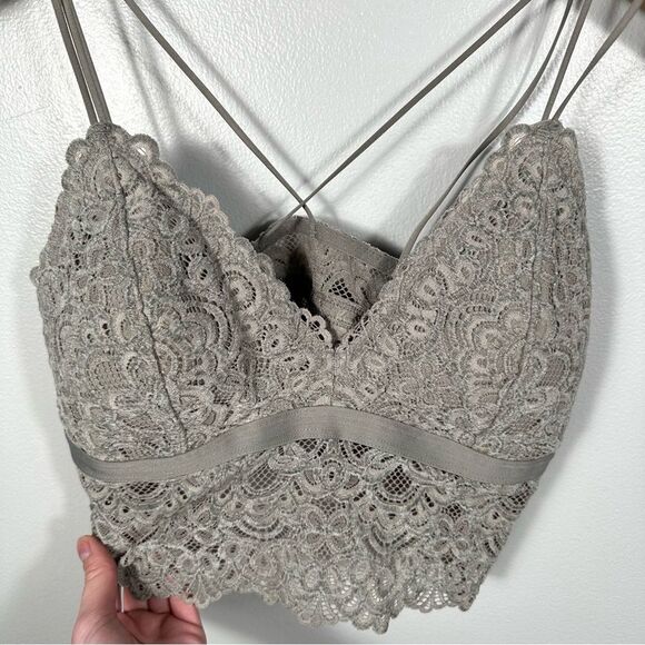 Gilly Hicks Grey V-Neck Crochet Lace Bralette NWOT Size Large Chic Cute Dainty - Picture 1 of 16